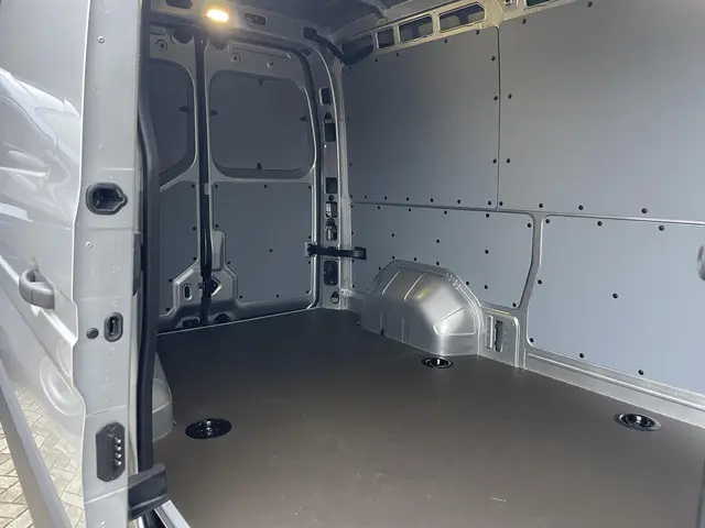 Renault Master T35 2.0 dCi 130 L2H2 Advance 2024 Diesel 23