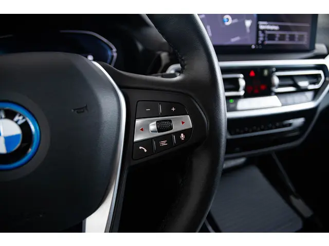 BMW X3 xDrive30e High Executive 2023 Hybride Benzine 35