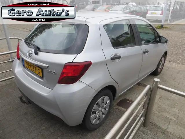 Toyota Yaris 1.3 VVT-i Comfort 5 deurs 2015 Benzine 3
