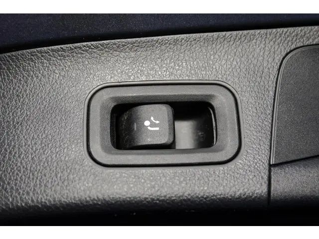 Mercedes-Benz GLA 250 e AMG Line 2021 Hybride Benzine 42