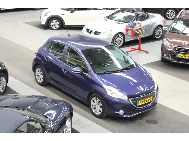 Peugeot 208 1.4 VTi Envy 2012 Benzine 25