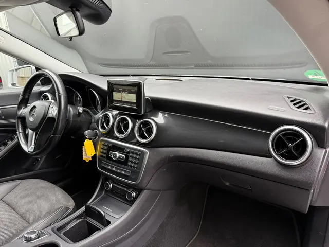 Mercedes-Benz CLA 200 Ambition 2013 Benzine 26