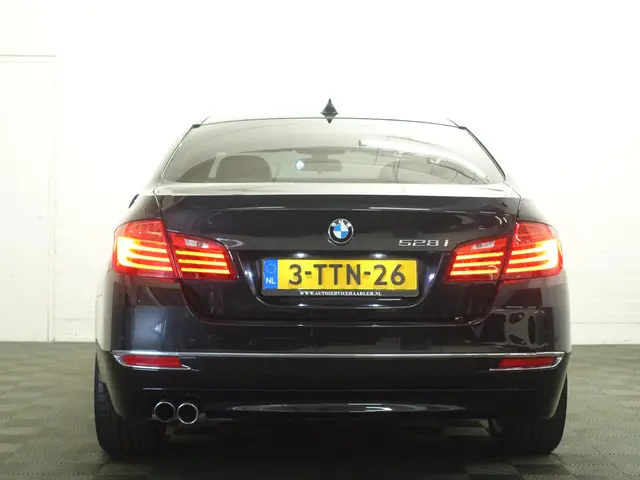 BMW 5 Serie 528i High Executive Iuxury Aut- 2014 Benzine 32