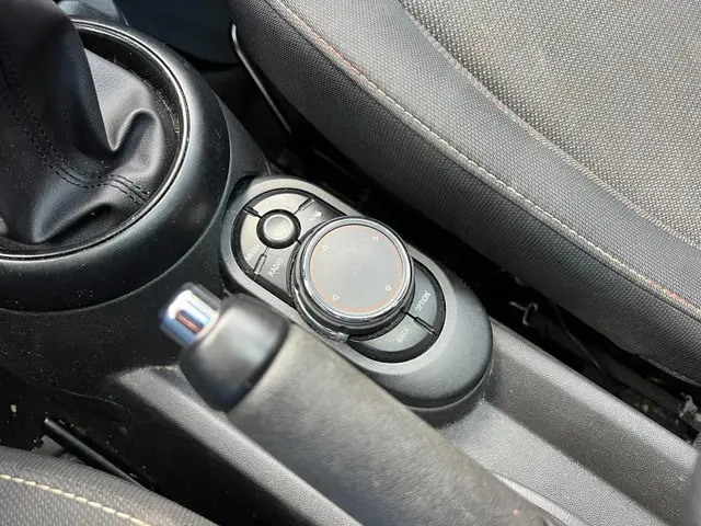 MINI Cooper Mini 1.5 Business 2015 Benzine 24