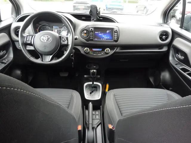 Toyota Yaris 1.5 Hybrid Aspiration 2017 Hybride Benzine 4