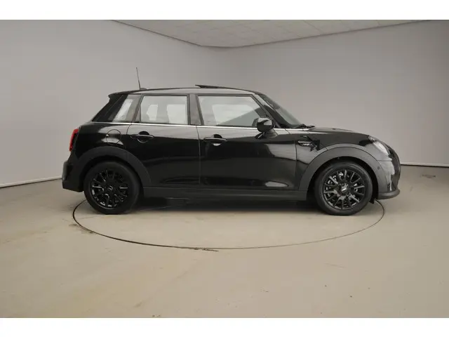 MINI 5-Deurs Cooper 2023 Benzine 4