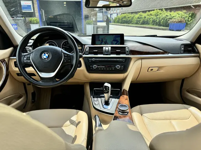 BMW 3 Serie Touring 328i High Executive 2014 Benzine 24