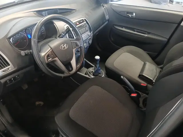 Hyundai i20 1.2i i-Motion - Airco - Schade 2014 Benzine 12