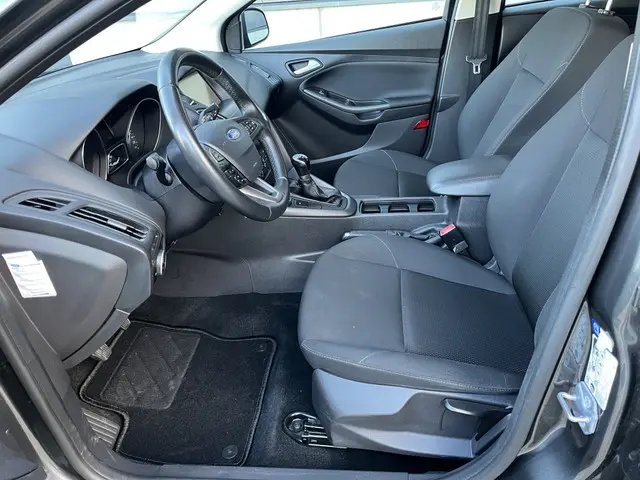 Ford Focus Wagon 1.0 Trend Edition 2015 Benzine 6