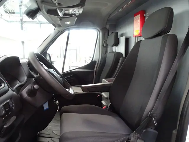 Renault Master T35 2.3 dCi 135 L2H2 2020 Diesel 12