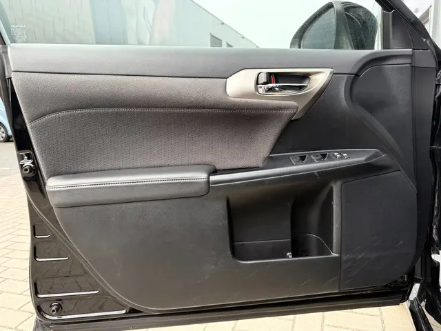 Lexus CT 200h Business Line 2018 Hybride Benzine 10