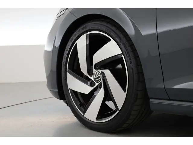 Volkswagen Golf 1.5 eTSI Style DSG 2020 Benzine 44