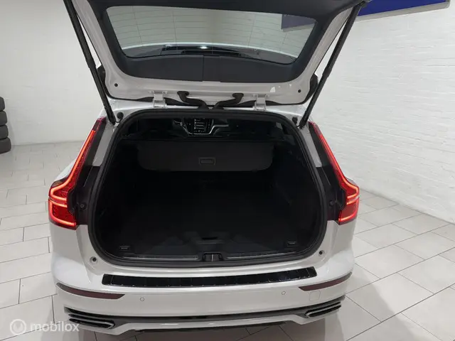 Volvo V60 2.0 T5 R-Design Car-Play 2019 Benzine 22