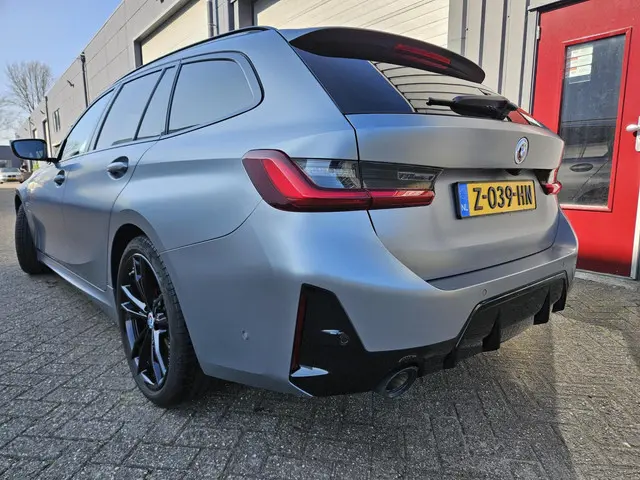 BMW 3 Serie Touring 330e 2022 Hybride Benzine 7