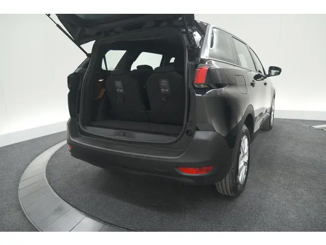 Peugeot 5008 PureTech 130 EAT8 Active Pack 2023 Benzine 65