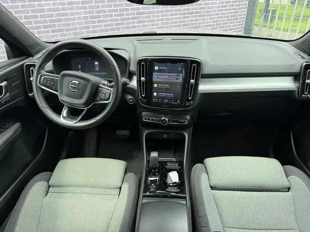 Volvo XC40 2.0 B3 Plus Dark 2023 Benzine 4