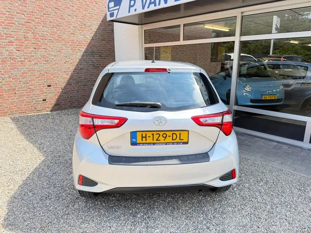 Toyota Yaris 1.0 VVT-i Connect 1e eigenaar 2019 Benzine 7