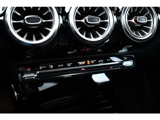 Mercedes-Benz A-Klasse 250 e AMG 2021 Hybride Benzine 52