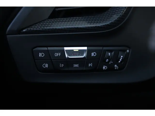 BMW 1 Serie 118i Executive Sportline Aut. 2021 Benzine 34