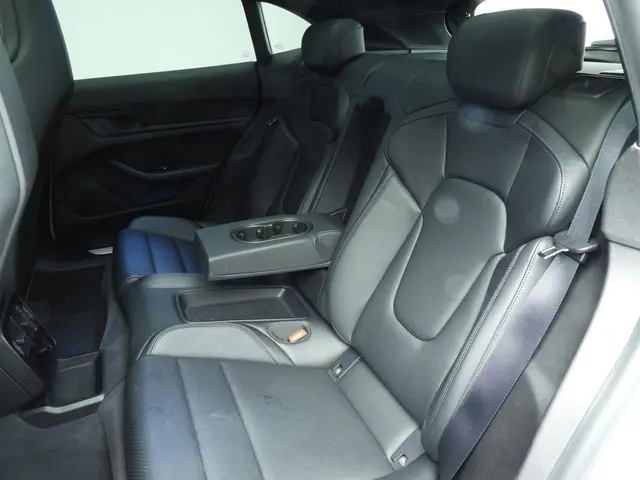 Porsche Taycan Cross Turismo 4S 93 kWh 2022 Elektrisch 8