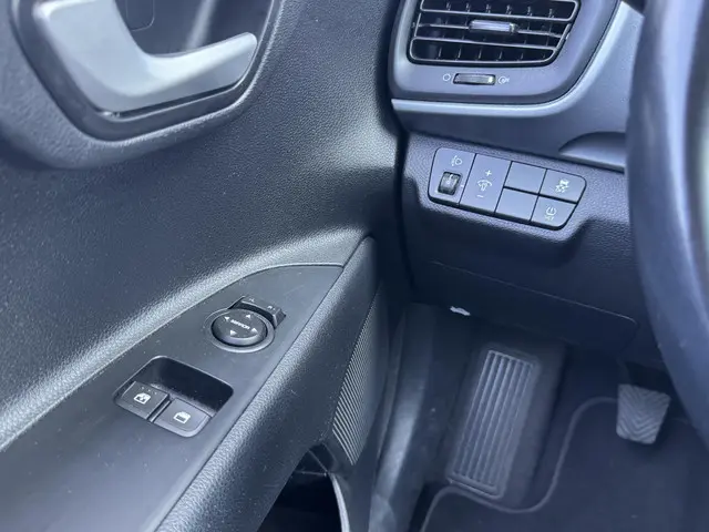 Kia Stonic 1.0 T-GDI DYNAMICLINE 2020 Benzine 18