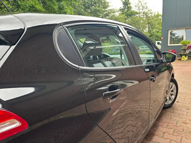 Peugeot 208 1.0 VTi LIKE 2014 Benzine 9