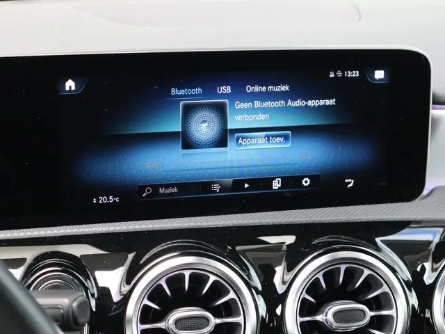 Mercedes-Benz A-Klasse 200 Premium Plus 2020 Benzine 23