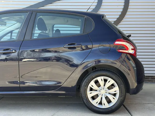 Peugeot 208 1.2 PureTech Blue Lease 2015 Benzine 27