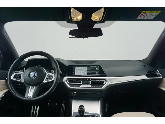 BMW 3 Serie Sedan 320e 2022 Hybride Benzine 10