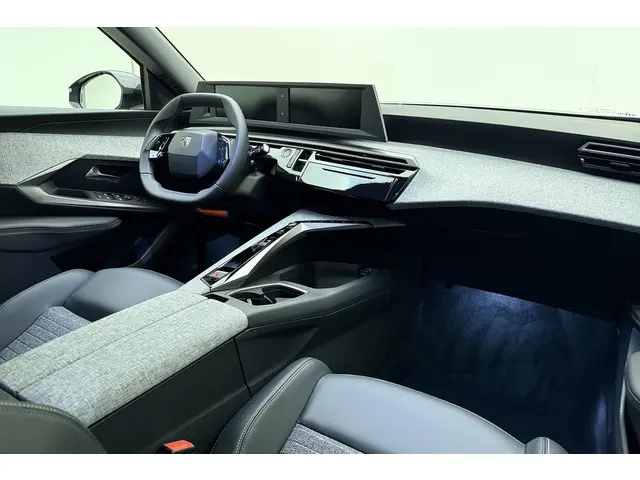 Peugeot e-5008 Allure Avantage 73 kWh 2025 Elektrisch 15