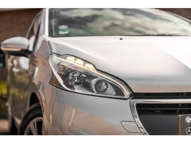 Peugeot 208 1.2 PureTech Active Trekhaak 2017 Benzine 13