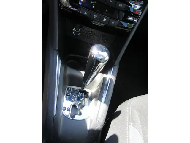 Peugeot 208 1.6 VTi Allure Rosé goud 2013 Benzine 17