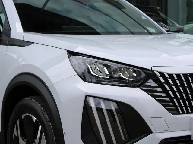 Peugeot 2008 1.2 Hybrid 145 Allure 2025 Hybride Benzine 8