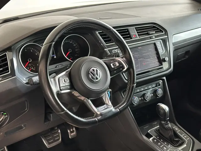 Volkswagen Tiguan 2.0 TSI 4Motion Highline 2017 Benzine 24