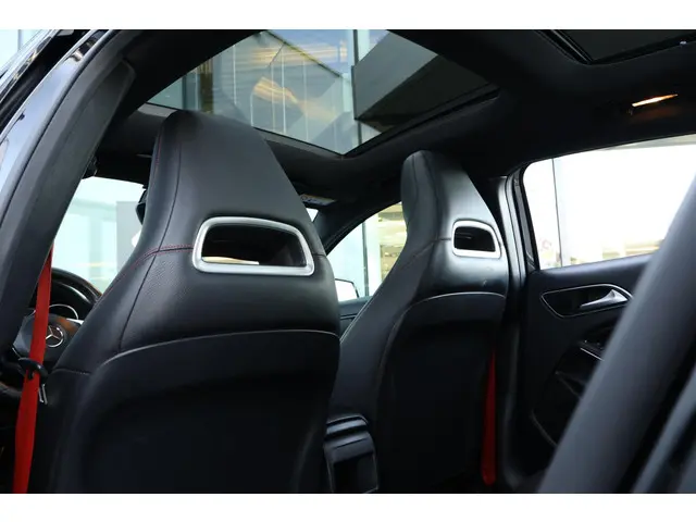 Mercedes-Benz GLA AMG 45 4MATIC 2018 Benzine 29