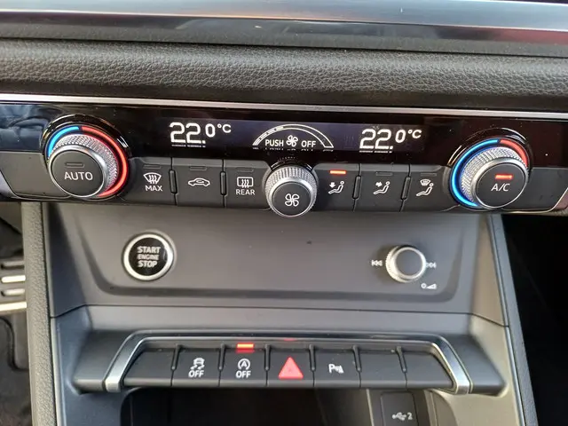 Audi Q3 35 TFSI S edition 2021 Hybride Benzine 43