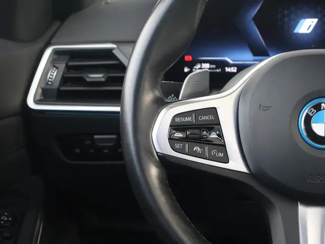 BMW 3 Serie Touring 320e 2023 Hybride Benzine 23