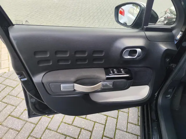 Citroën C3 1.2 PureTech S&S Shine |automaat| 2017 Benzine 8