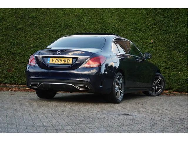 Mercedes-Benz C-Klasse C 180 AMG line 2020 Benzine 9