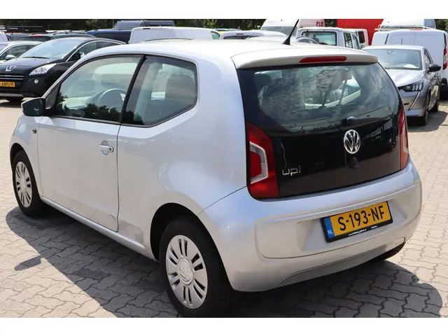 Volkswagen up! 1.0 move up! 2012 Benzine 7