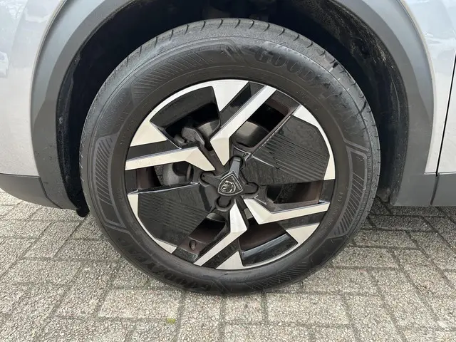 Peugeot 2008 1.2 Turbo 100 PK Allure 2023 Benzine 26