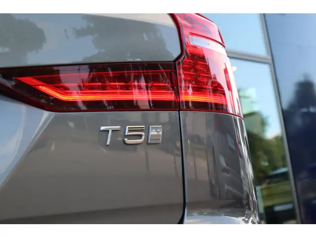 Volvo V60 2.0 T5 Inscription 2018 Benzine 10