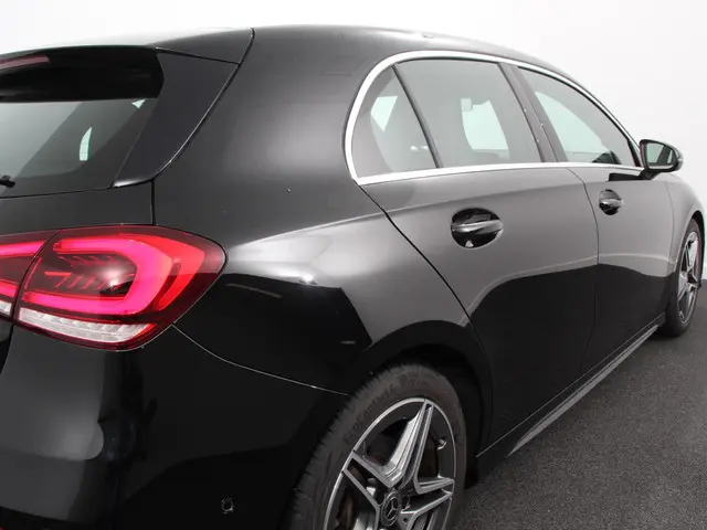 Mercedes-Benz A-Klasse 200 AMG Line 2022 Benzine 33