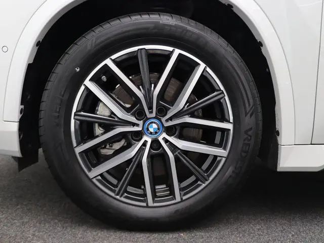 BMW X1 xDrive30e 2024 Hybride Benzine 7