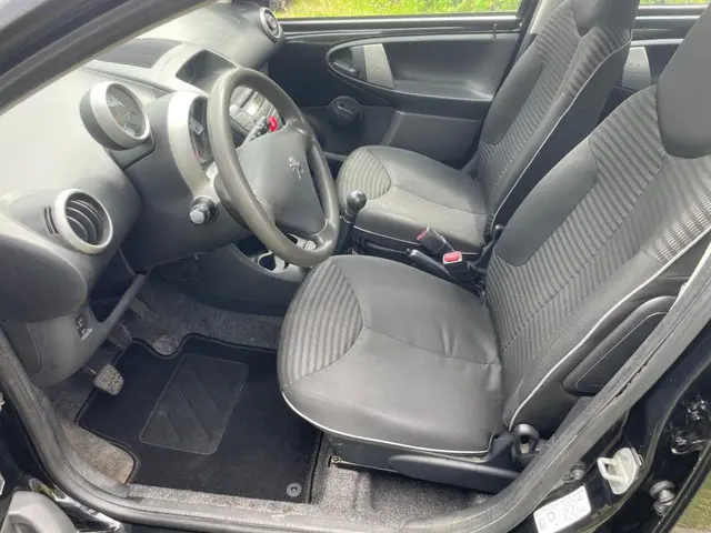 Peugeot 107 1.0 Active-Airco-1e eigenaar 2012 Benzine 8