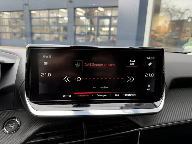 Peugeot 2008 1.2 Turbo 100 PK Allure Pack 2021 Benzine 18