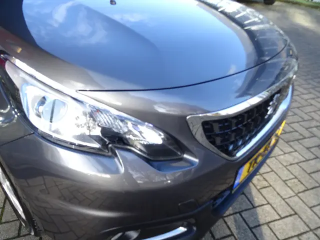 Peugeot 2008 1.2 PureTech Blue Lion 130 PK 2018 Benzine 18