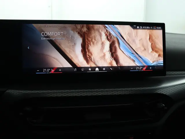 BMW 3 Serie Touring 318i 2025 Benzine 61