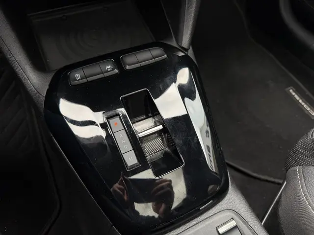 Opel Corsa 1.2 GS Line 2024 Benzine 24