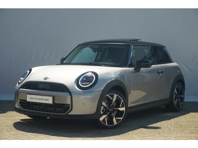 MINI 3-Deurs Cooper C 2024 Benzine 32